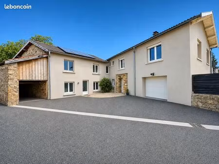 maison 6 pièces 155 m²
