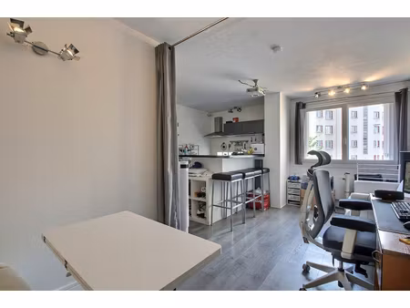 grand studio - quartier recherche - bon etat