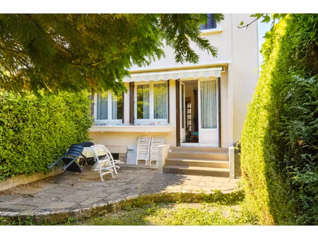dijon quartier haut eiffel. maison avec jardin au calme, parfaitement entretenue, à person
