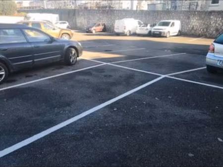 place de parking privé
