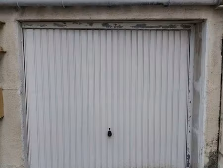 boxe fermé dans résidence sécurisée