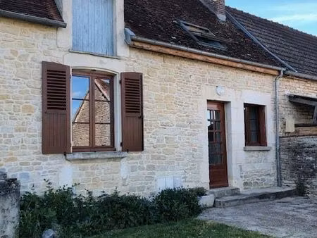 charmante maison dans un ancien corps de ferme, au coeur du village