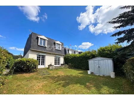 maison mitoyenne par le garage - 3 chambres - 89.16 m2 - 326m² de terrain - malaunay