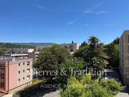 luberon, apt, appartement t3 avec balcon dans résidence avec ascenseur