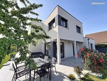 maison 8 pièces 203 m²