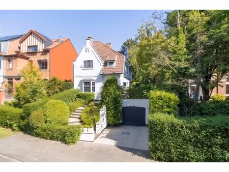 villa met tuin – montjoiewijk