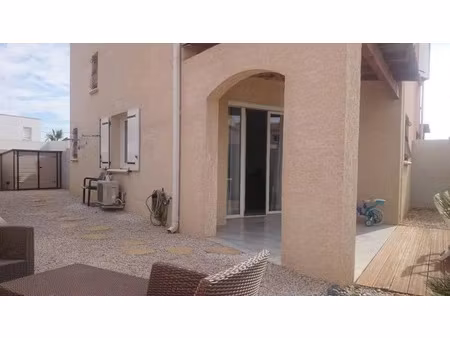 très jolie villa récente de 70 m² avec jardin, et possibilité de garer 2 voitures sur le t