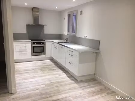 t3 60 m² + jardin 50 m² + 2 parkings couverts