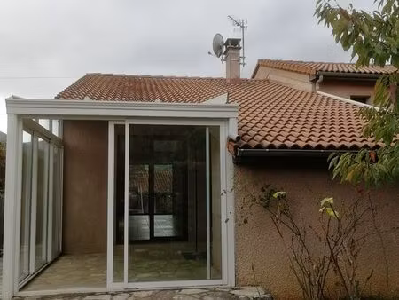 t4 meublé à louer dans maison avec jardin clos à millau