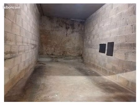 particulier loue garage fermé centre de st raphael