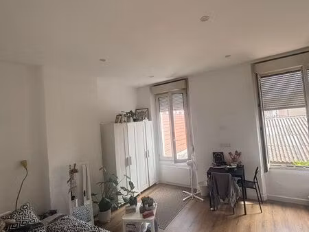 studio entièrement rénové et meublé