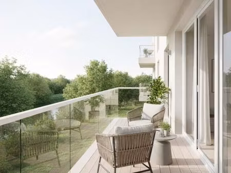 emplacement recherché à croix-de-chavaux : 2 pièces lumineux avec terrasse
