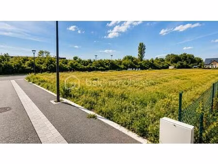 terrain de 645,99 m² à houssen