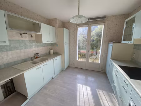 appartement t3 avec balcon et garage au centre ville d'auch