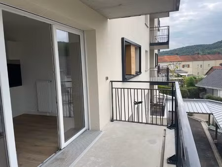 appartement t2 avec balcon - proche de la mairie - maromme