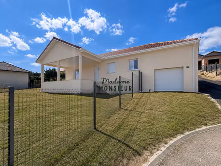maison contemporaine de plain-pied avec prestations haut de
