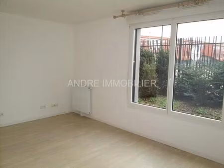 location d'un studio (24m²), à acheres