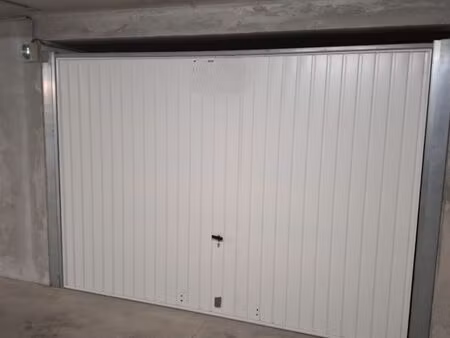 grand garage à louer