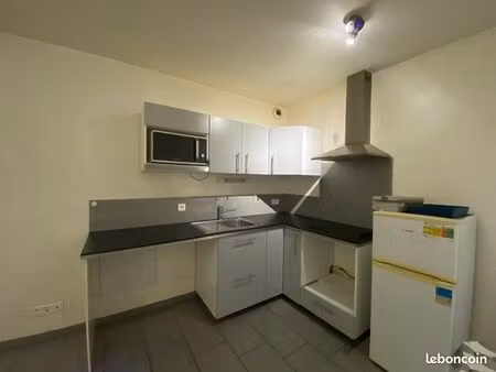t2 38m2 1er etage bourgoin 1 ch rénove