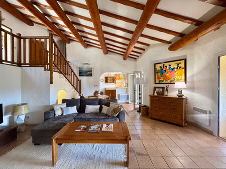 a vendre ensues la redonne maison 220m2 sur terrain 1939m2 avec garage et dépendances