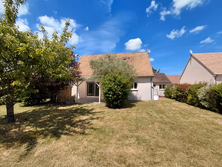 belle maison avec vie de plain-pied dans un environnement ag