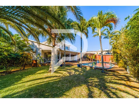 bassin plat / villa f5 de standing avec piscine