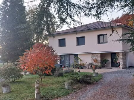 maison totalement isolee