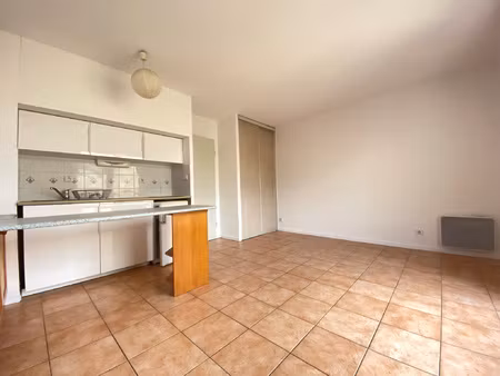 saint-cyprien - studio avec balcon