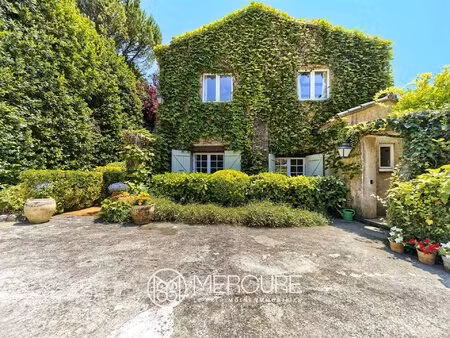 propriété de charme avec vue imprenable.