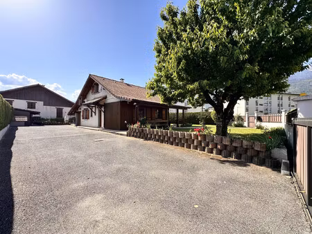 belle maison individuelle avec jardin, garage et terrasses