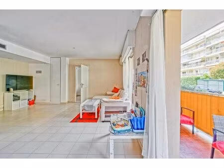 appartement 2 pièces de 55 m² à saint-laurent-du-var