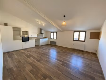 location t2 47m2 rénové neuf lorgues