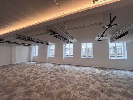 location bureaux 552 m² à 1 957 m²