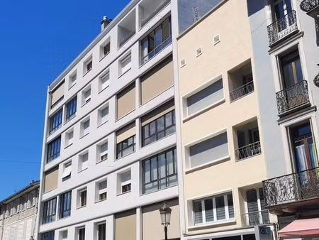 hyper-centre – duplex 86 m² traversant avec extérieurs et faibles charges