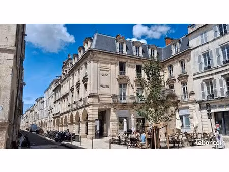 bel appartement d'angle à proximité du marché central - 625 000