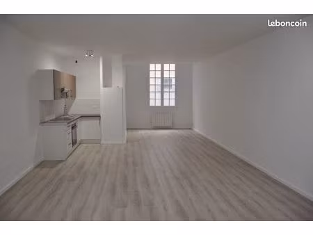 studio 1 pièce 54 m²