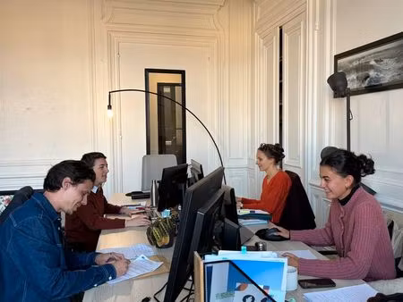 location 4 places de co-working