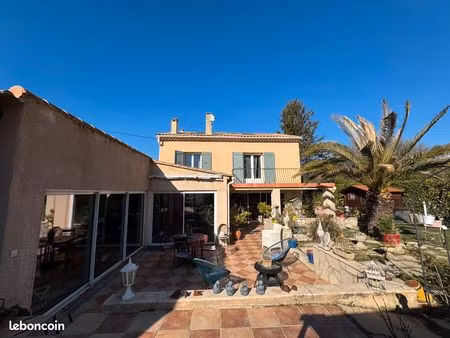 proche centre du village, très jolie maison t7 avec avec beau jardin fruitier, piscine, ja