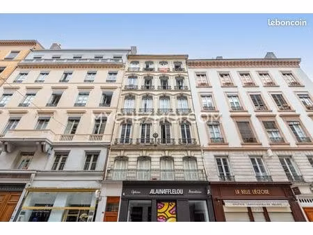 studio 1 pièce 27 m²