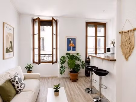 secteur ainay • t1 bis 23 m2 carrez • rentabilité 6% • immeuble bourgeois lyonnais • rue c