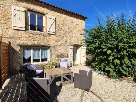 charmante maison mitoyenne en pierre de 65m²