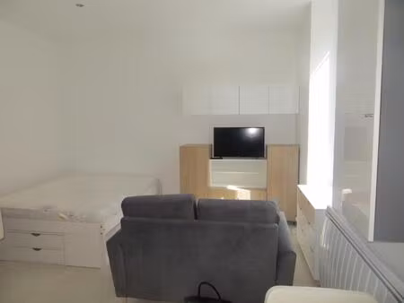 dijon quartier darcy studio meublé isolé, rénové, moderne, d'une