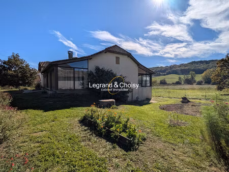 a louer grande maison t5 avec garage.