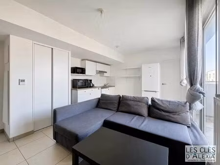lyon 7 - t2 de 42 m² avec balcon et garage