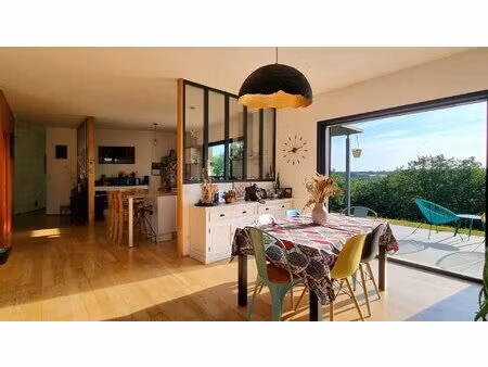 maison de plain pied de 168 m² hab avec vue et piscine à 15 mn de cahors