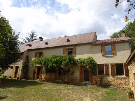 ancienne ferme restaurée et modernisée, avec grange et dépendances, sur un terrain...