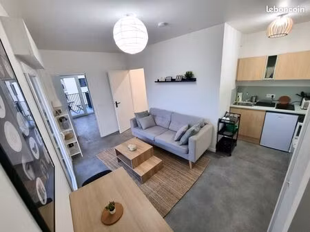 joli 2 pièces meublé avec terrasse