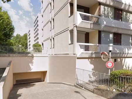 garage fermé à louer – secteur villette / paul bert – proche part-dieu