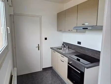 t2 rénové 38 m² – vue vignoble – cuisine équipée – parking gratuit – colmar