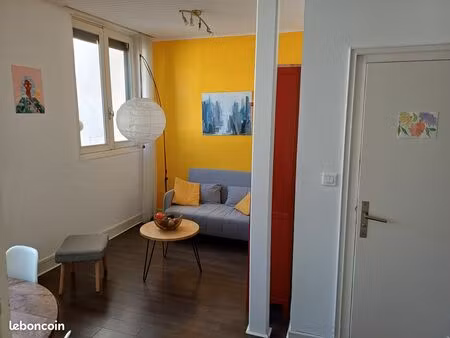 t2 croix rousse, proche mairie 4é